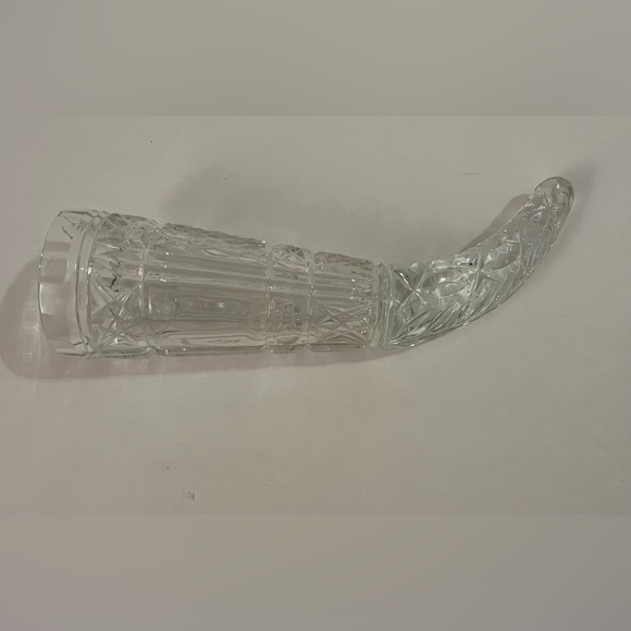 VINTAGE CRYSTAL GLASS HORN CUP - Picture 1 of 7